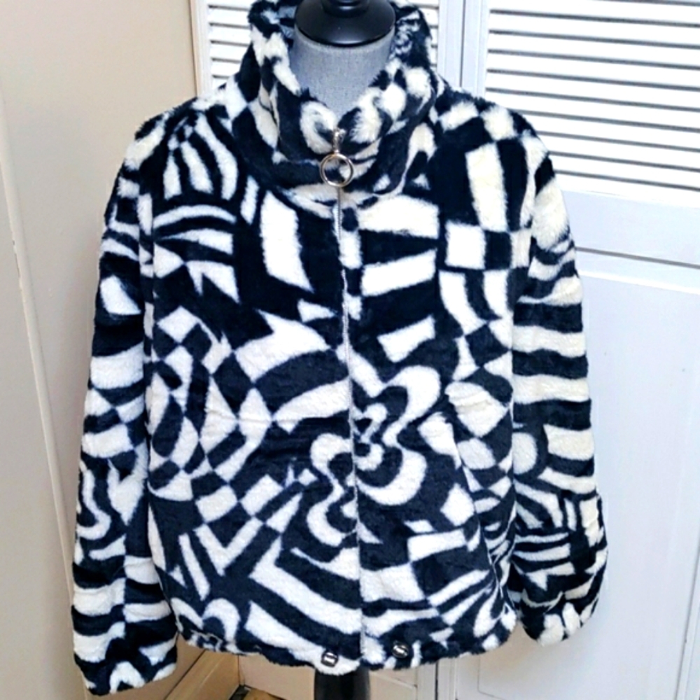Black & White Faux Fur Patterned Jacket - Women's High Collar Coat